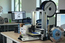 Stacker F1“高性能” 3D打印机在Kickstarter上的售价为1,495美元