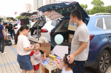 第二期汽车后尾箱亲子创意星空集市成功举办
