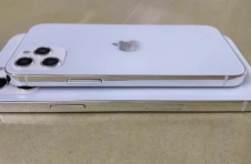 iPhone 12具有4GB内存，iPhone 12 Pro具有6GB内存