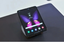 毕竟三星Galaxy Z Fold 2可能会在下个月发布