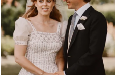 回忆起Beatrice公主的复古婚纱背后的时装设计师Norman Hartnell