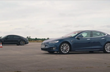 保时捷Taycan Turbo S的Cheetah Stance击败特斯拉Model S’Raven’