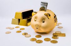 刚刚定了！2021年退休人员基本养老金上调4.5%！