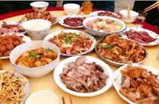 正值年夜饭预订旺季 餐饮业如何稳复苏保安全