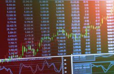 公募基金限购数量剧增 8月份至少有42只权益基金发出“限购令”
