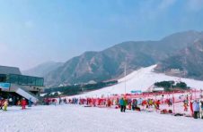 滑雪主题民宿搜索量猛增3倍，价格较春节下调3-5成